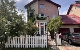 Часть дома 240 кв.м. на уч. 4.2 сот.