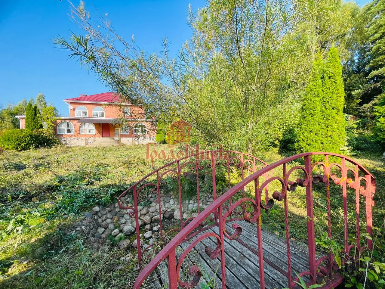 Дом 369.9 кв. м на участке 24 сот.