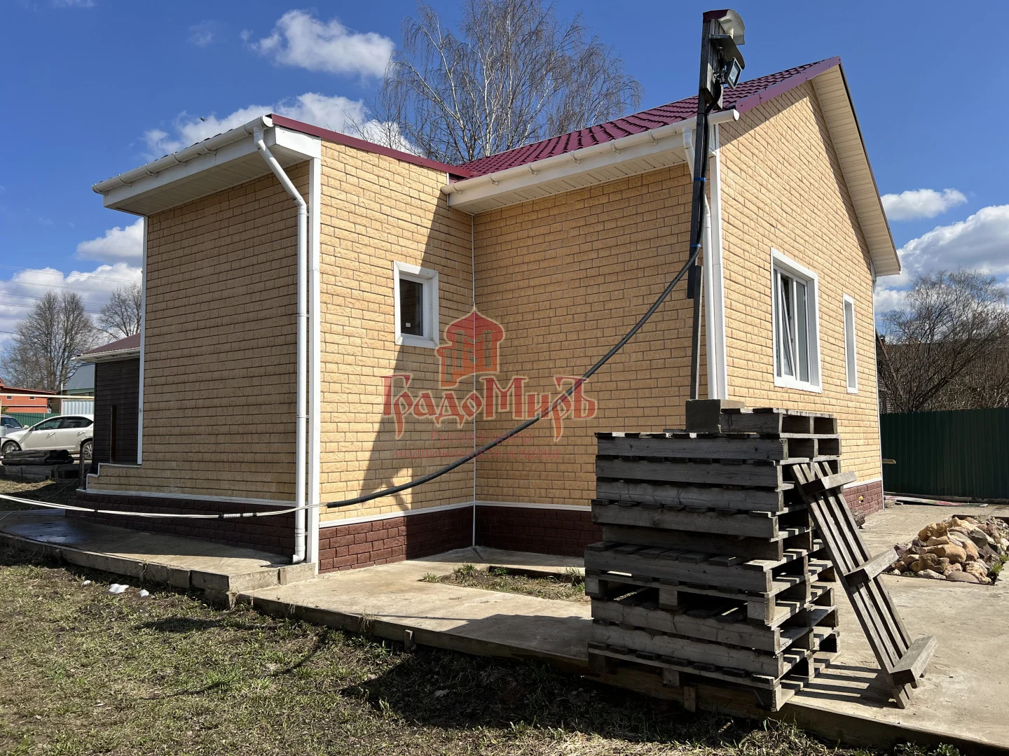 Дом 56 кв. м на участке 30 сот.