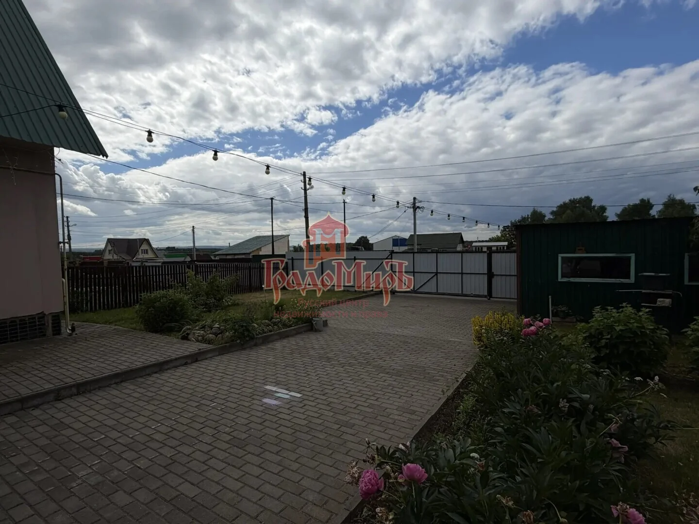 Дом 180 кв. м на участке 11 сот.