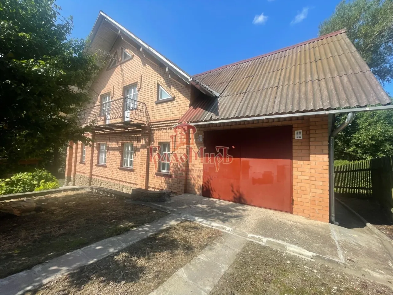 Дом 226.9 кв. м на участке 7.7 сот.