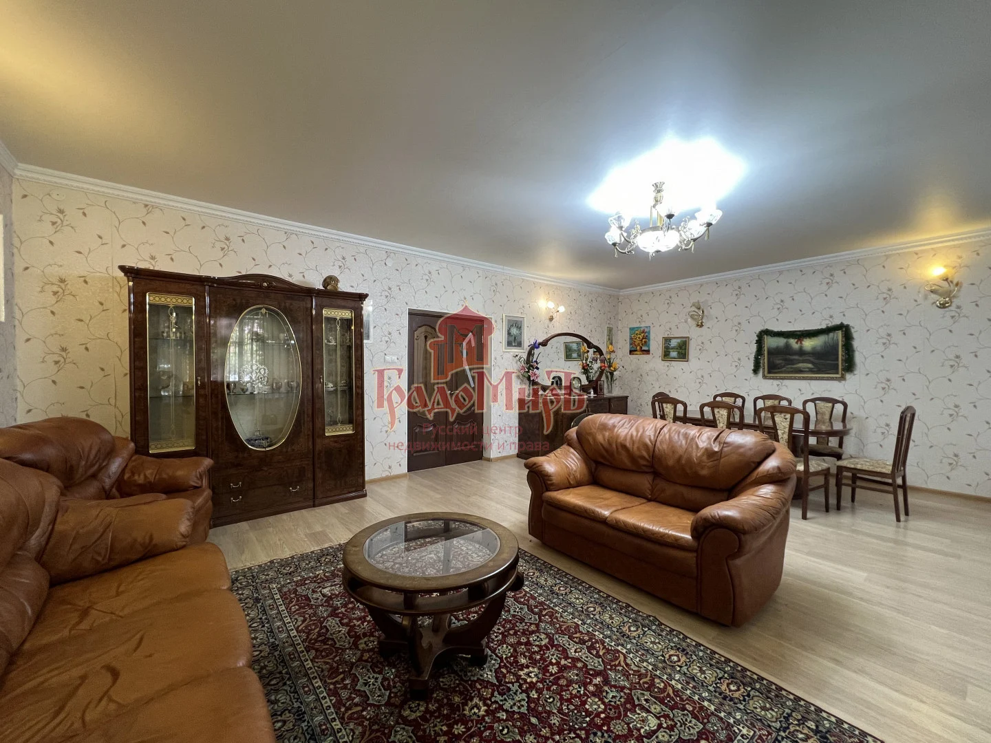 Дом 467.2 кв. м на участке 22 сот.