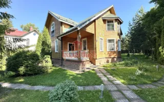 Дом 200 кв. м на участке 16 сот.