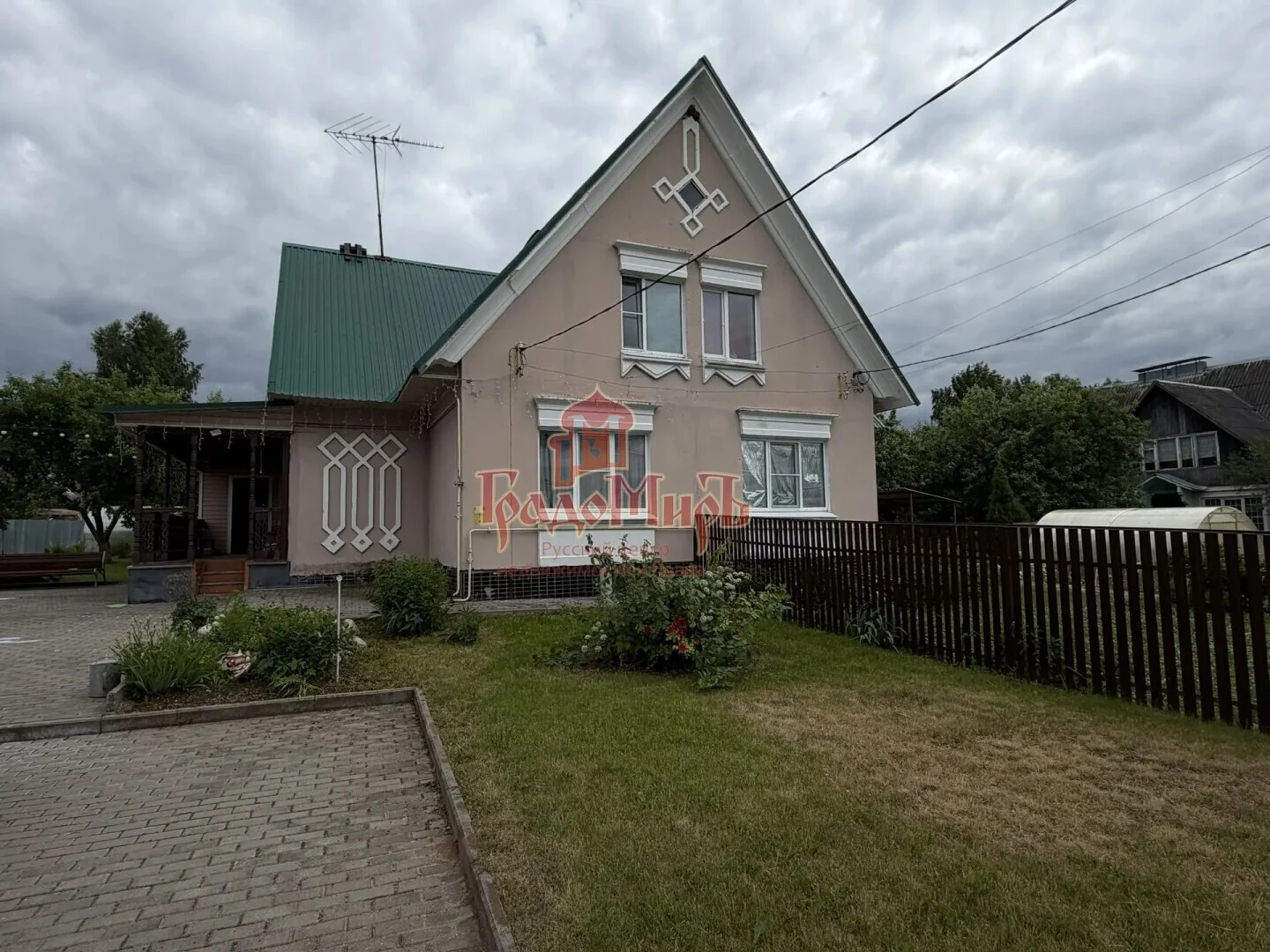 Дом 180 кв. м на участке 11 сот.