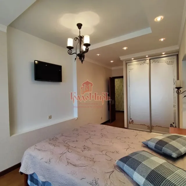 2 комн. Квартира 81.8 кв. м
