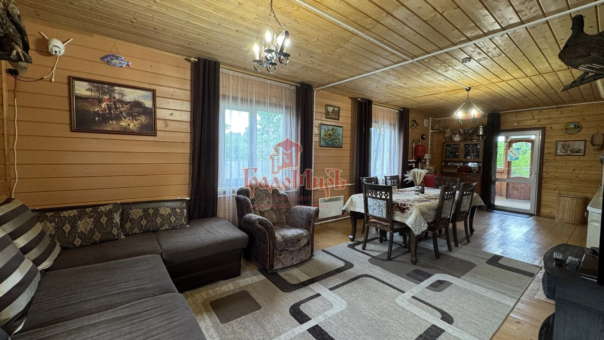Дом 200 кв. м на участке 65 сот.