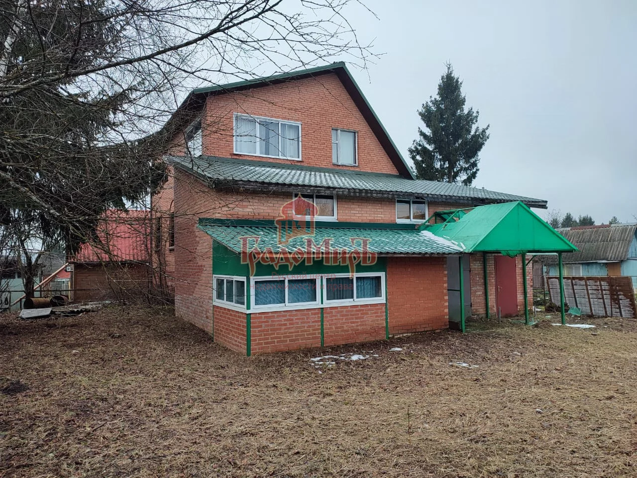 Дом 275.8 кв. м на участке 6.3 сот.