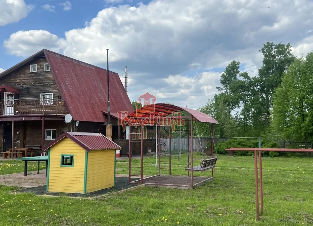 Дом 200 кв. м на участке 65 сот.