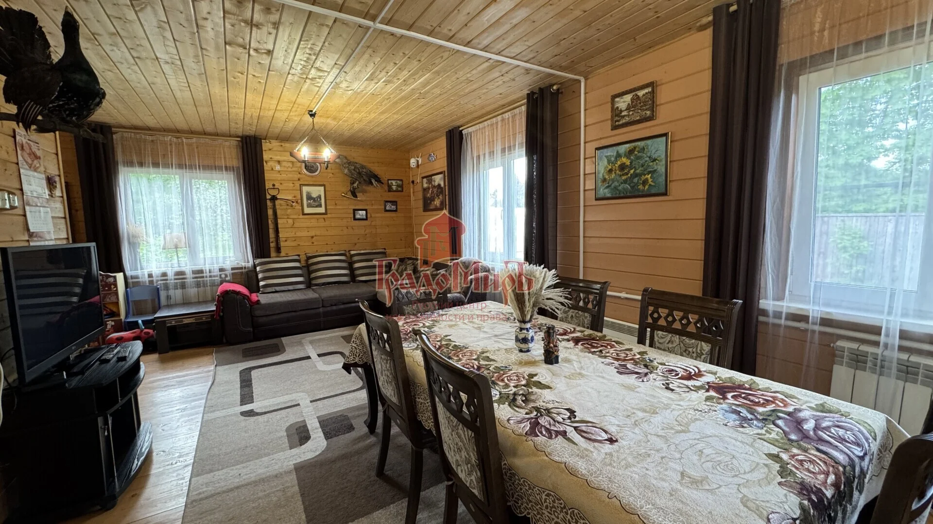 Дом 200 кв. м на участке 65 сот.