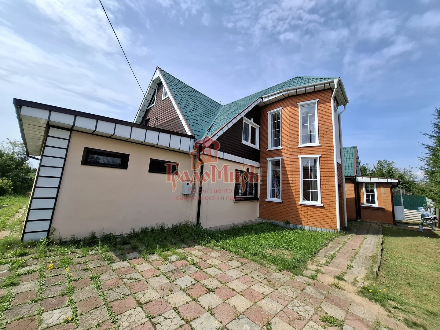 Дом 126.9 кв. м на участке 12.3 сот.