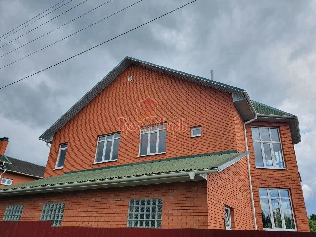Дом 246 кв. м на участке 11 сот.