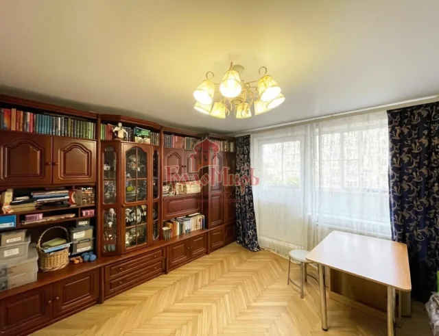 4 комн. Квартира 105 кв. м