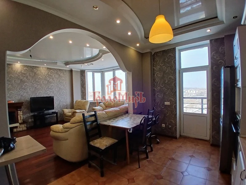 4 комн. Квартира 135.5 кв. м