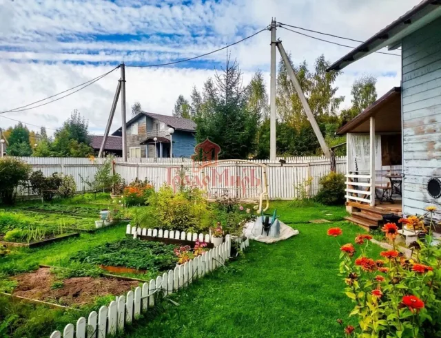 Дом 100 кв. м на участке 12 сот.