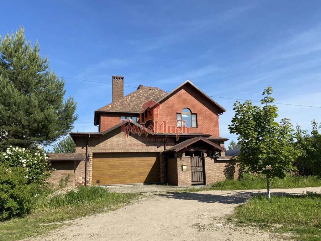 Дом 309 кв. м на участке 8 сот.