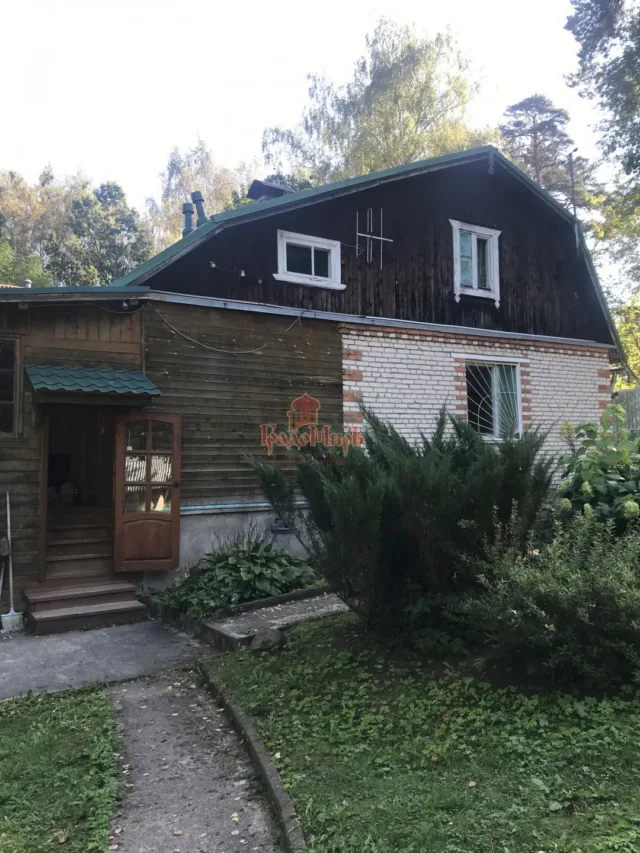 Дом 110 кв. м на участке 9 сот.