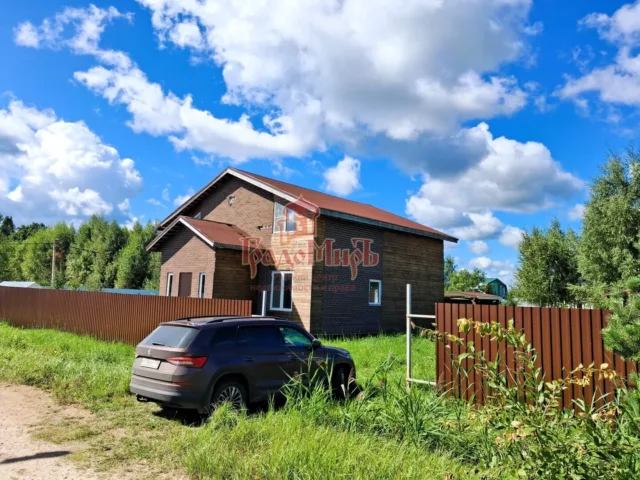 Дом 200 кв. м на участке 9 сот.