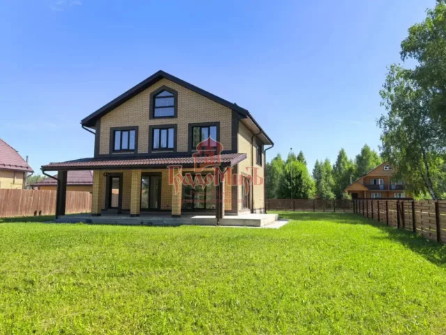 Дом 231 кв. м на участке 12.7 сот.