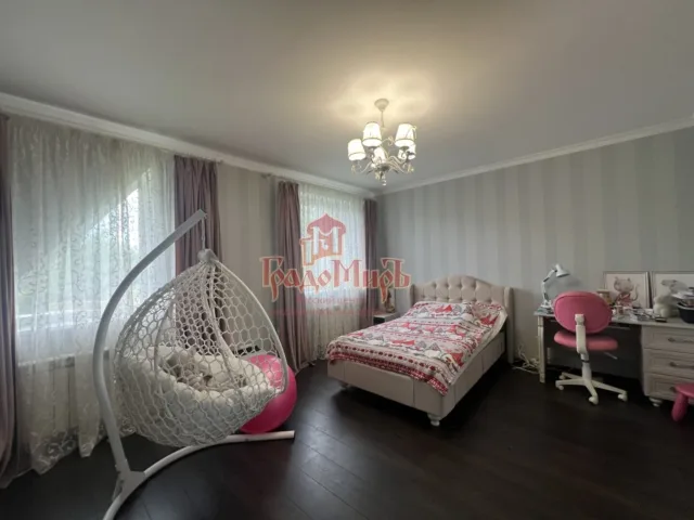 Дом 165 кв. м на участке 17 сот.