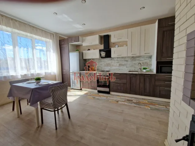 Дом 237.8 кв. м на участке 6 сот.