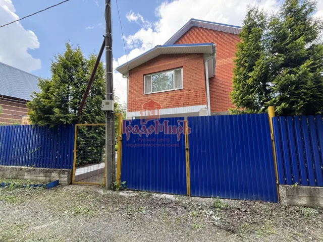 Дом 165 кв. м на участке 12 сот.
