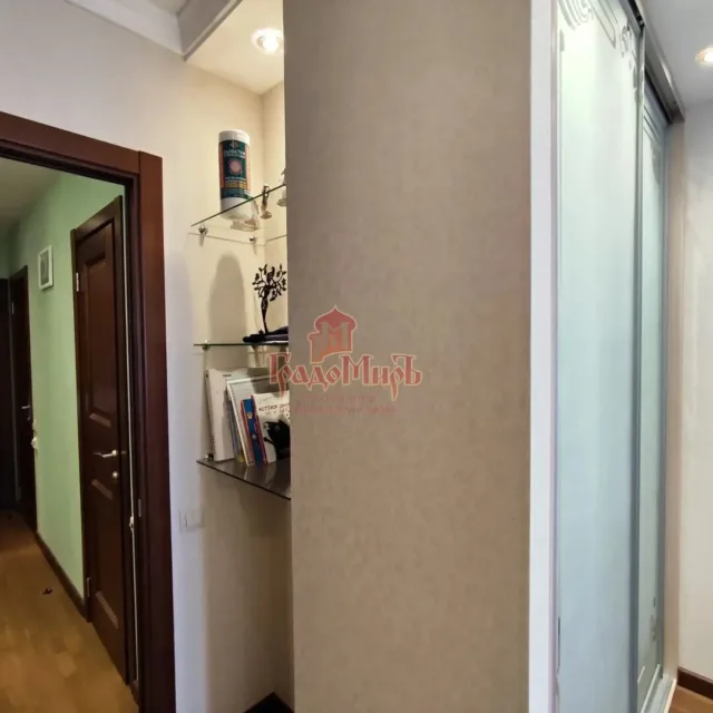 2 комн. Квартира 81.8 кв. м