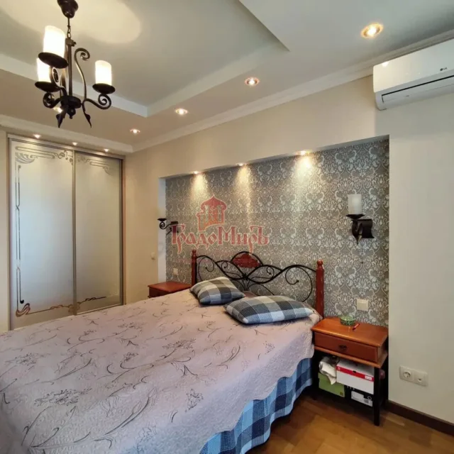 2 комн. Квартира 81.8 кв. м